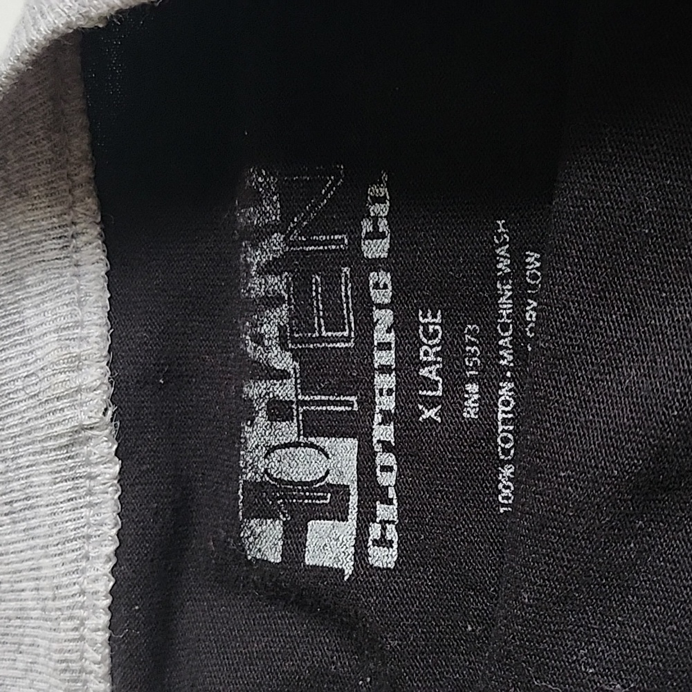 Men's Extra Large graphic shirt - Picture 4 of 5